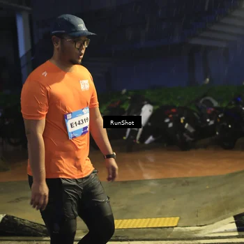 Runner Photo 7910252