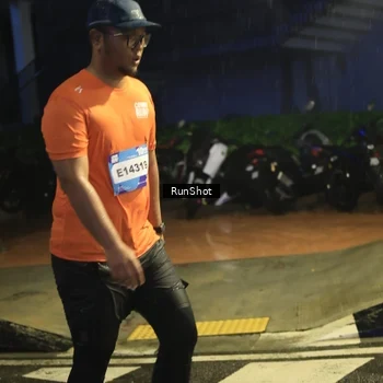 Runner Photo 7910256