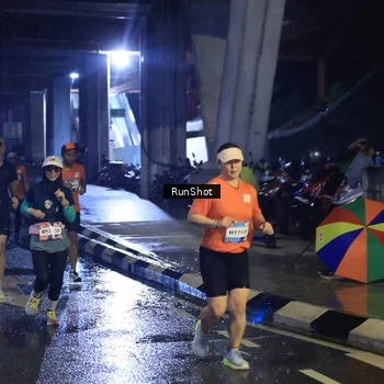 Runner Photo 7910275
