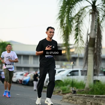 Runner Photo 7910310