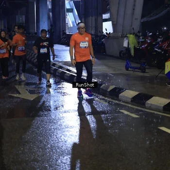 Runner Photo 7910435