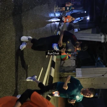 Runner Photo 7910571