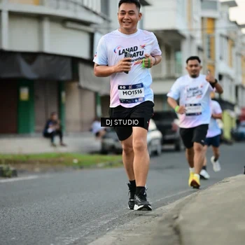 Runner Photo 7910937