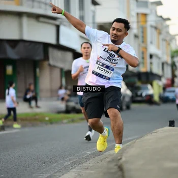 Runner Photo 7910972