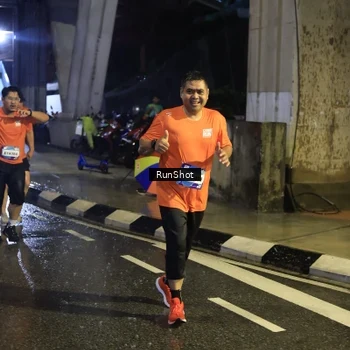 Runner Photo 7911432