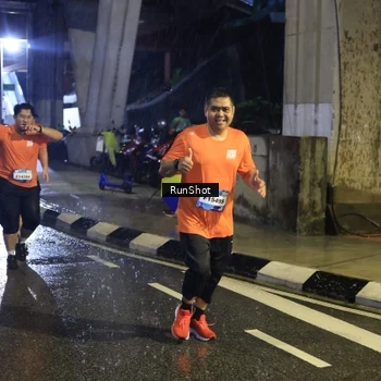 Runner Photo 7911436