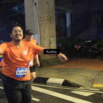 Runner Photo 7911592