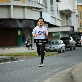 Runner Photo 7911772
