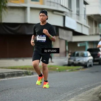 Runner Photo 7911884