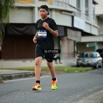 Runner Photo 7911885