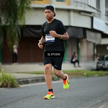 Runner Photo 7911912