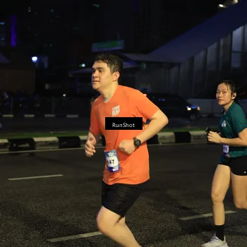 Runner Photo 7912103