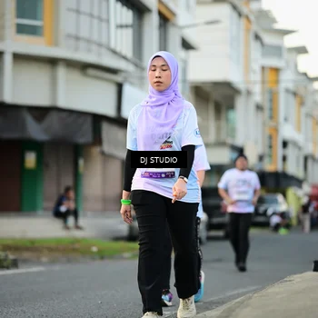 Runner Photo 7912171