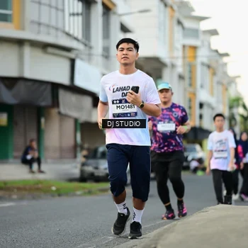 Runner Photo 7912203