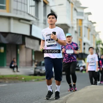 Runner Photo 7912205