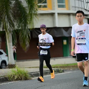 Runner Photo 7912272