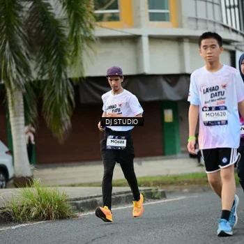 Runner Photo 7912275