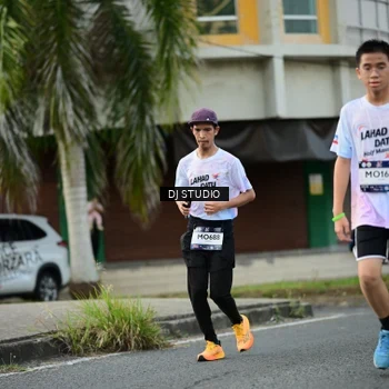 Runner Photo 7912278