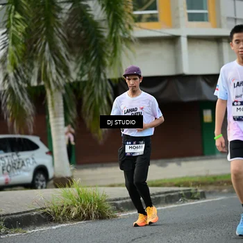 Runner Photo 7912279
