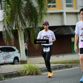 Runner Photo 7912282
