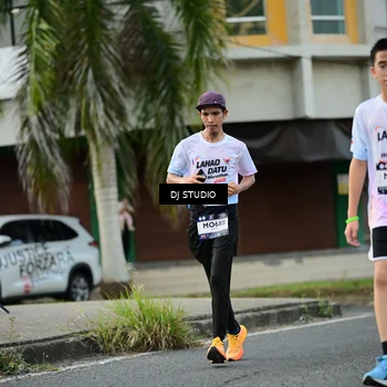Runner Photo 7912287
