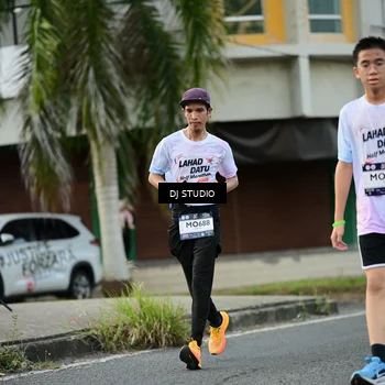 Runner Photo 7912288