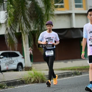 Runner Photo 7912290