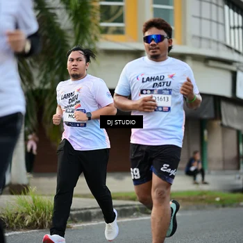 Runner Photo 7912372