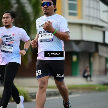 Runner Photo 7912384