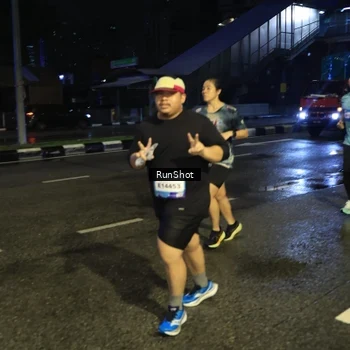 Runner Photo 7912759