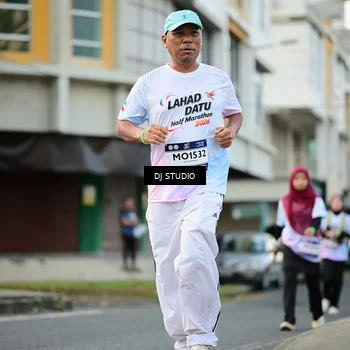 Runner Photo 7913072