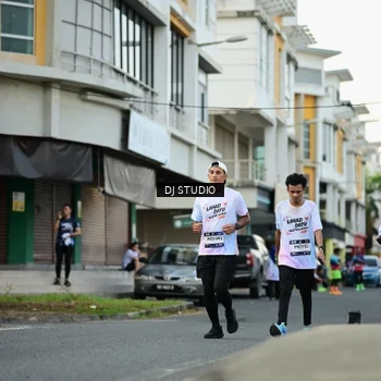 Runner Photo 7913916
