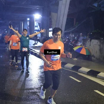 Runner Photo 7913958