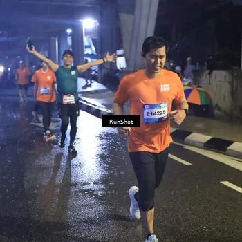 Runner Photo 7913966