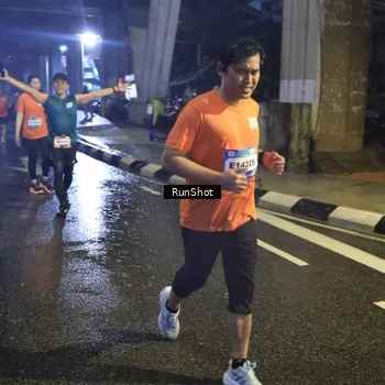 Runner Photo 7913976