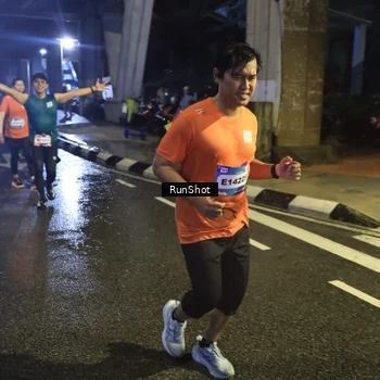 Runner Photo 7913984