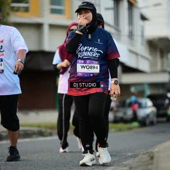 Runner Photo 7914111