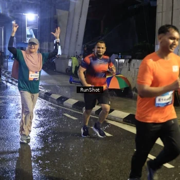 Runner Photo 7914671