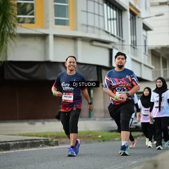 Runner Photo 7915653