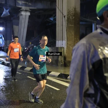 Runner Photo 7916016
