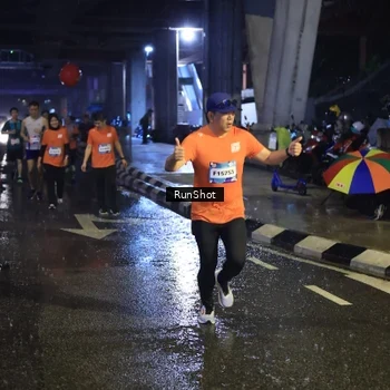 Runner Photo 7916153