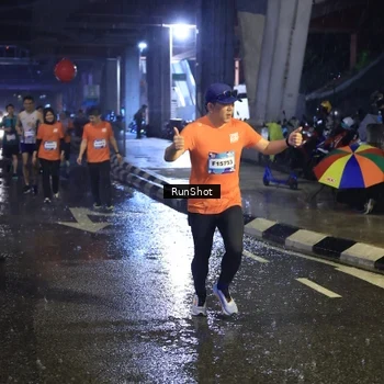 Runner Photo 7916156