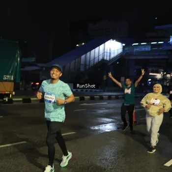 Runner Photo 7916158