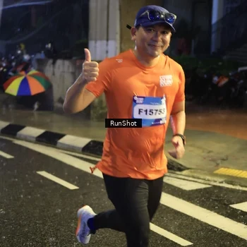 Runner Photo 7916213