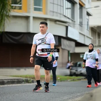 Runner Photo 7916273
