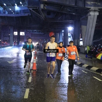 Runner Photo 7916275