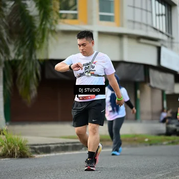 Runner Photo 7916288