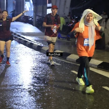 Runner Photo 7916459