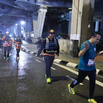Runner Photo 7917851