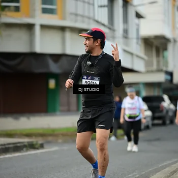 Runner Photo 7918171